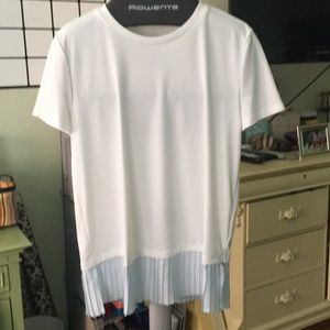 DKNY White top with blue pleats